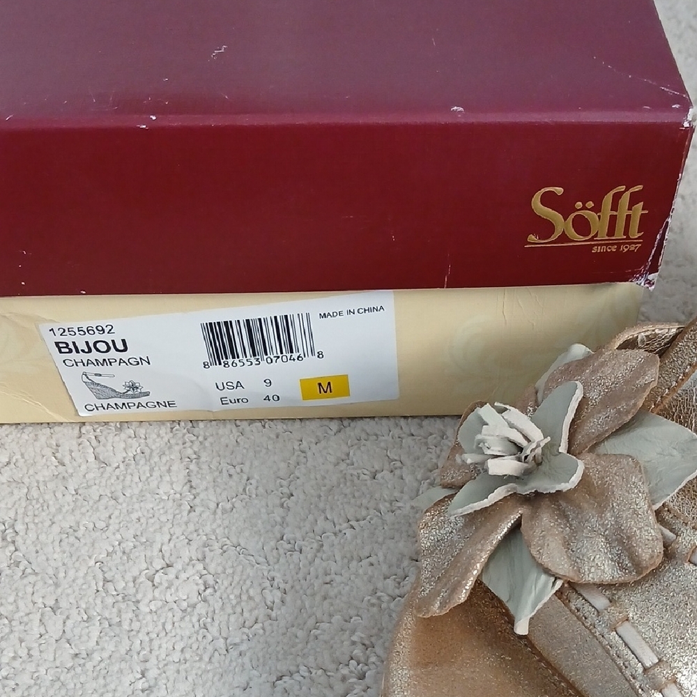 Sofft Wedge Sandals - Picture 2 of 10